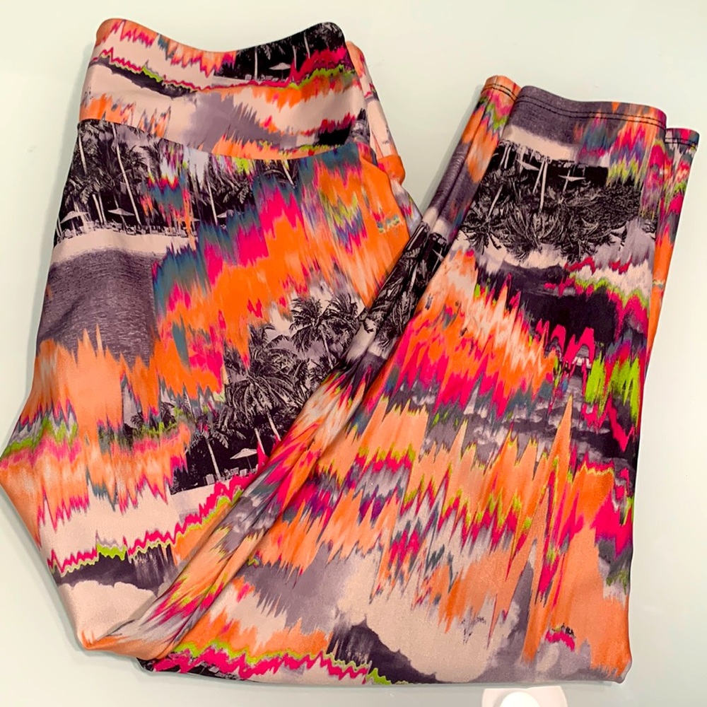 ONZIE capri workout leggings